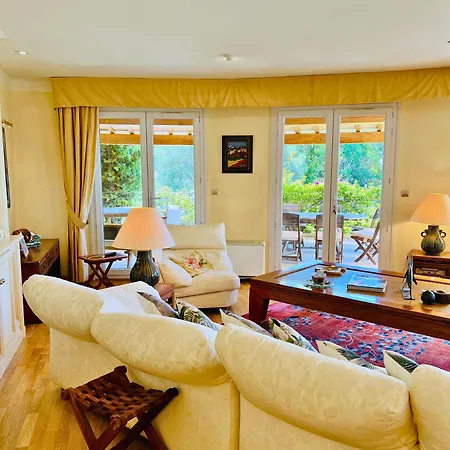 Villa-cypres-la-polynesie-giens * Йер