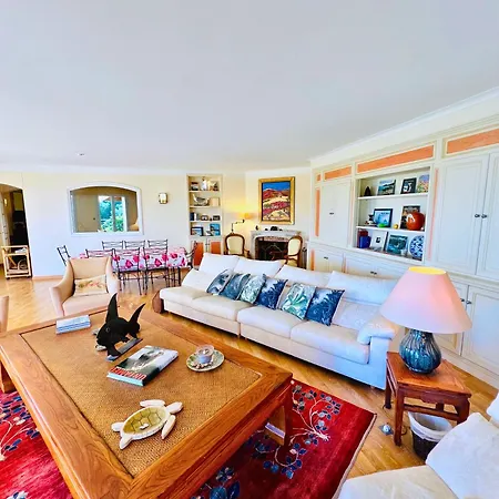 Villa-cypres-la-polynesie-giens Вилла