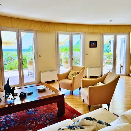 Villa-cypres-la-polynesie-giens ヴィラ *