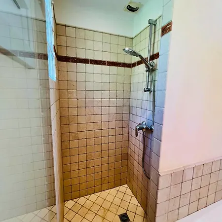 Villa-cypres-la-polynesie-giens ヴィラ *