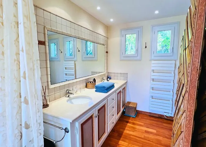 Villa-cyprès-la-polynésie-giens Villa *